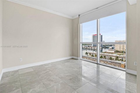 Condominio en venta en Hallandale Beach, Florida, 1 dormitorio, 85.84 m2 № 2034362 - foto 8