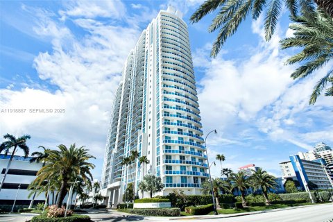Condominio en venta en Hallandale Beach, Florida, 1 dormitorio, 85.84 m2 № 2034362 - foto 25