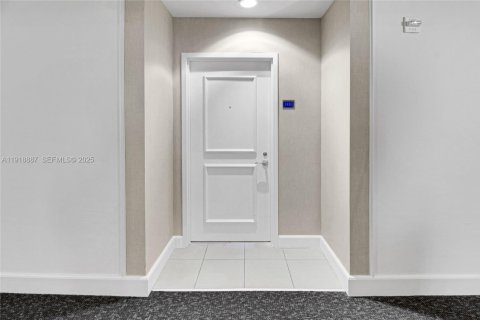 Condominio en Hallandale Beach, Florida, 1 dormitorio  № 2034362