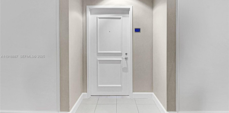 Condominio en Hallandale Beach, Florida, 1 dormitorio № 2034362