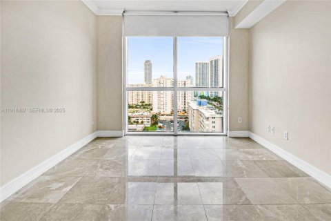 Condominio en venta en Hallandale Beach, Florida, 1 dormitorio, 85.84 m2 № 2034362 - foto 10