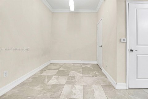 Condominio en venta en Hallandale Beach, Florida, 1 dormitorio, 85.84 m2 № 2034362 - foto 15