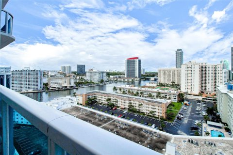 Condominio en venta en Hallandale Beach, Florida, 1 dormitorio, 85.84 m2 № 2034362 - foto 16