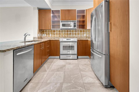 Condominio en venta en Hallandale Beach, Florida, 1 dormitorio, 85.84 m2 № 2034362 - foto 3