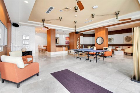 Condominio en venta en Hallandale Beach, Florida, 1 dormitorio, 85.84 m2 № 2034362 - foto 20