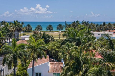 House in Golden Beach, Florida 4 bedrooms, 209.59 sq.m. № 1858822 - photo 19