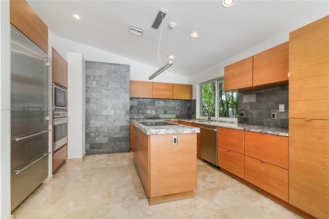 House in Golden Beach, Florida 4 bedrooms, 209.59 sq.m. № 1858822 - photo 6