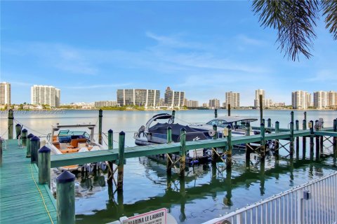 Купить кондоминиум в Санни-Айлс-Бич, Флорида 2 спальни, 102.19м2, № 2008094 - фото 4