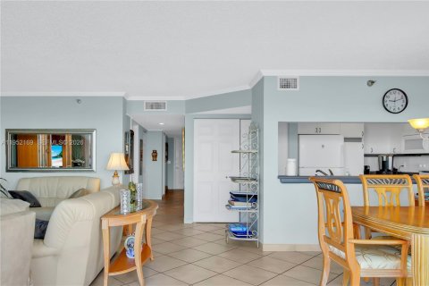 Купить кондоминиум в Санни-Айлс-Бич, Флорида 2 спальни, 102.19м2, № 2008094 - фото 13