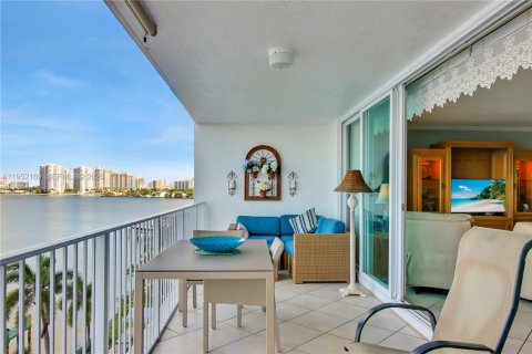Купить кондоминиум в Санни-Айлс-Бич, Флорида 2 спальни, 102.19м2, № 2008094 - фото 8