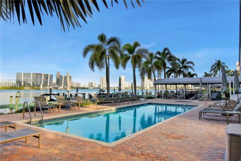 Купить кондоминиум в Санни-Айлс-Бич, Флорида 2 спальни, 102.19м2, № 2008094 - фото 3
