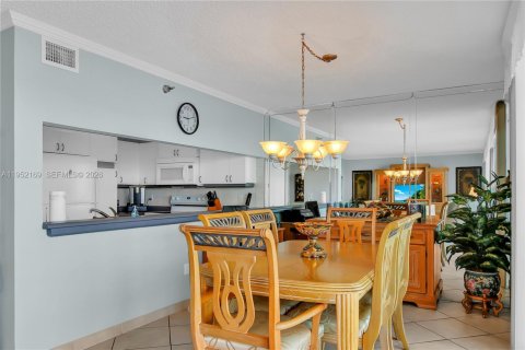 Купить кондоминиум в Санни-Айлс-Бич, Флорида 2 спальни, 102.19м2, № 2008094 - фото 15