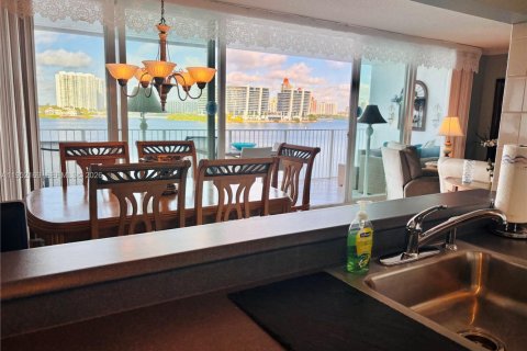 Купить кондоминиум в Санни-Айлс-Бич, Флорида 2 спальни, 102.19м2, № 2008094 - фото 12