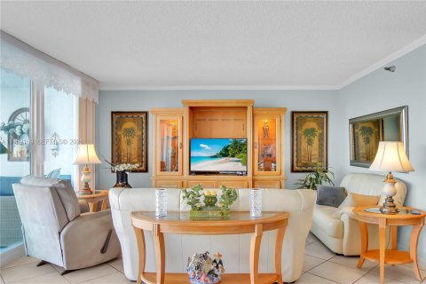 Купить кондоминиум в Санни-Айлс-Бич, Флорида 2 спальни, 102.19м2, № 2008094 - фото 14