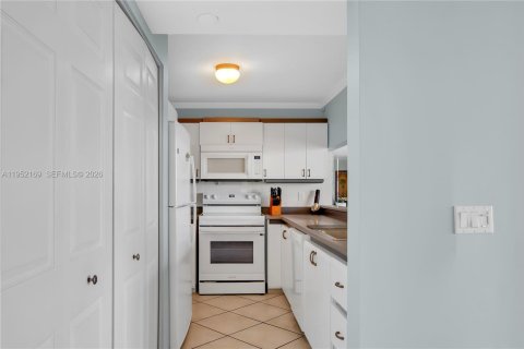 Купить кондоминиум в Санни-Айлс-Бич, Флорида 2 спальни, 102.19м2, № 2008094 - фото 11