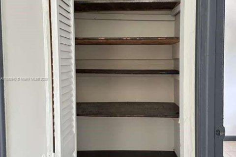 Condo in Plantation, Florida, 2 bedrooms  № 1956014 - photo 13