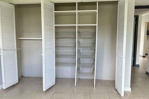 Condo in Plantation, Florida, 2 bedrooms  № 1956014 - photo 14