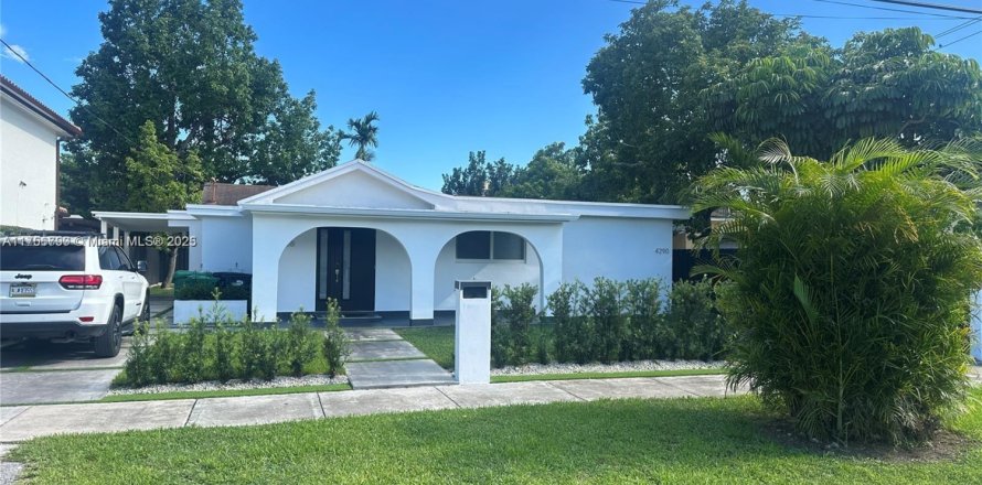 Commercial property in Miami, Florida 155.7 sq.m. № 1868421