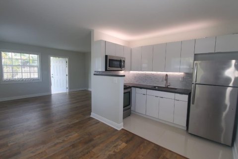 House in Fort Lauderdale, Florida 3 bedrooms, 95.22 sq.m. № 2254855 - photo 15