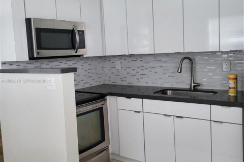 House in Fort Lauderdale, Florida 3 bedrooms, 95.22 sq.m. № 2254855 - photo 5