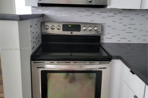 House in Fort Lauderdale, Florida 3 bedrooms, 95.22 sq.m. № 2254855 - photo 7