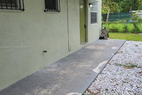 House in Fort Lauderdale, Florida 3 bedrooms, 95.22 sq.m. № 2254855 - photo 24
