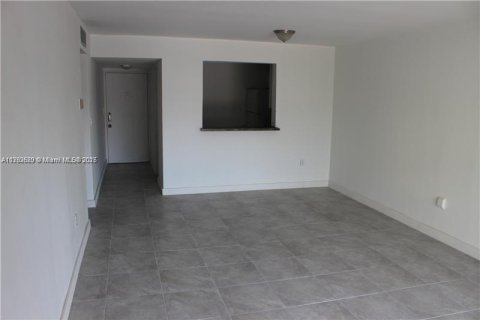 Condominio en North Miami, Florida, 2 dormitorios  № 2022844