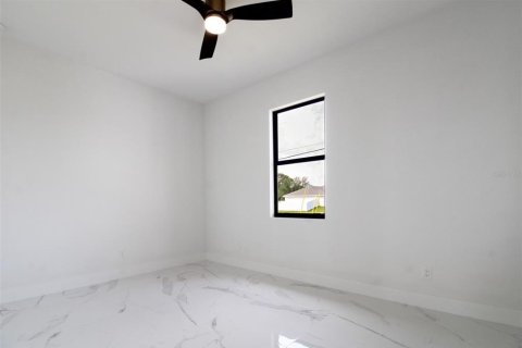 House in Cape Coral, Florida 3 bedrooms, 128.86 sq.m. № 1111408 - photo 9
