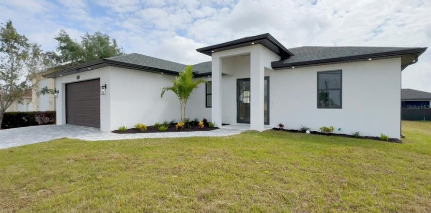 House in Cape Coral, Florida 3 bedrooms, 128.86 sq.m. № 1111408