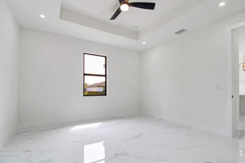 House in Cape Coral, Florida 3 bedrooms, 128.86 sq.m. № 1111408 - photo 7