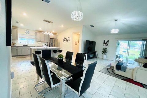 House in Clermont, Florida 3 bedrooms, 143.44 sq.m. № 2122252 - photo 20