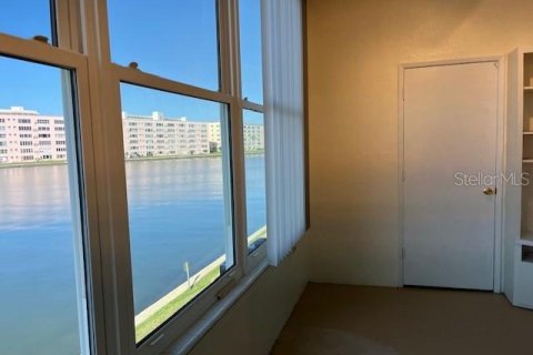Condo in Gulfport, Florida, 1 bedroom  № 1828665 - photo 7