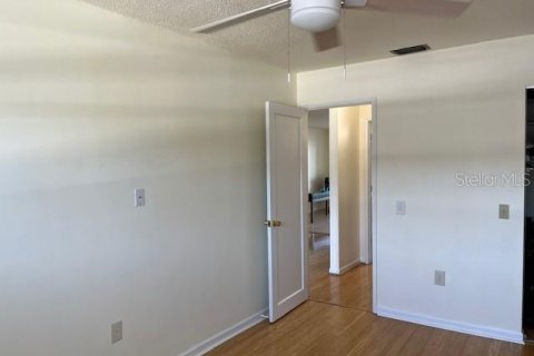 Condo in Gulfport, Florida, 1 bedroom  № 1828665 - photo 5