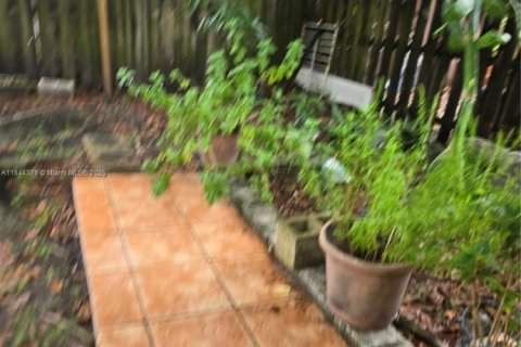 Casa en venta en Miami, Florida, 5 dormitorios, 260.59 m2 № 2053739 - foto 9