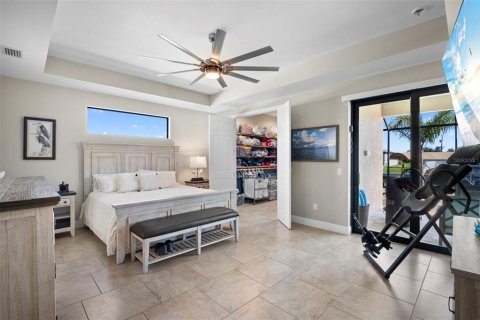 House in Cape Coral, Florida 3 bedrooms, 209.22 sq.m. № 2133361 - photo 4