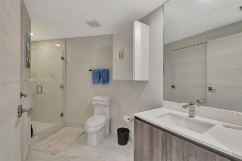 Condo in Miami, Florida, 2 bedrooms  № 2086733 - photo 13