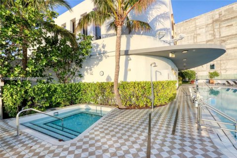 Condo in Miami, Florida, 2 bedrooms  № 2086733 - photo 30