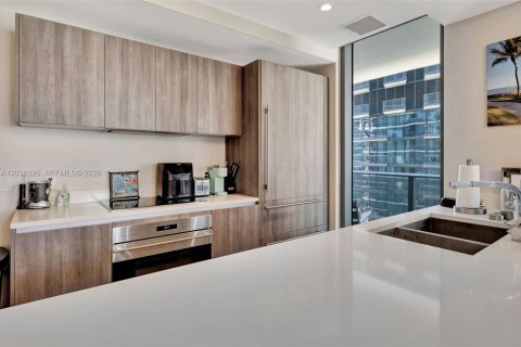 Condo in Miami, Florida, 2 bedrooms  № 2086733 - photo 7