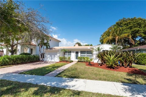 House in Fort Lauderdale, Florida 2 bedrooms, 104.79 sq.m. № 368125 - photo 1
