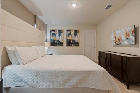 House in Davenport, Florida 8 bedrooms, 374.95 sq.m. № 1373948 - photo 16
