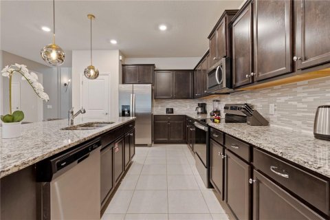 House in Davenport, Florida 8 bedrooms, 374.95 sq.m. № 1373948 - photo 14