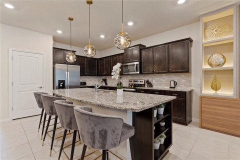 House in Davenport, Florida 8 bedrooms, 374.95 sq.m. № 1373948 - photo 11