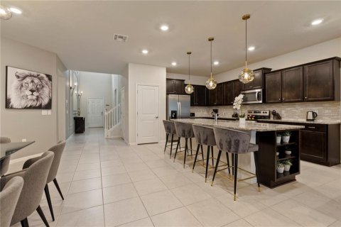 House in Davenport, Florida 8 bedrooms, 374.95 sq.m. № 1373948 - photo 12