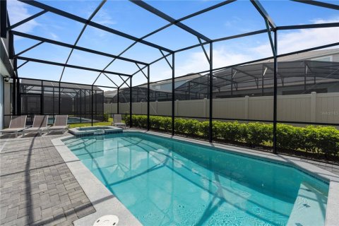 House in Davenport, Florida 8 bedrooms, 374.95 sq.m. № 1373948 - photo 5