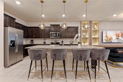 House in Davenport, Florida 8 bedrooms, 374.95 sq.m. № 1373948 - photo 13