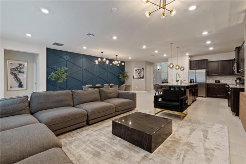 House in Davenport, Florida 8 bedrooms, 374.95 sq.m. № 1373948 - photo 8