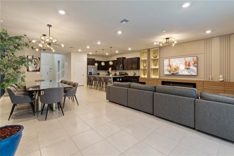 House in Davenport, Florida 8 bedrooms, 374.95 sq.m. № 1373948 - photo 7