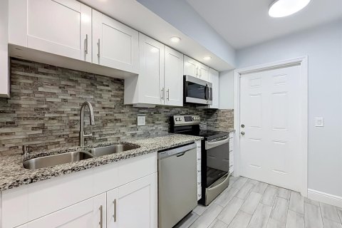Condo in Fort Lauderdale, Florida, 2 bedrooms  № 2426457 - photo 7