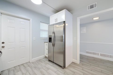 Condo in Fort Lauderdale, Florida, 2 bedrooms  № 2426457 - photo 11