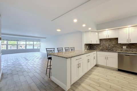 Condo in Fort Lauderdale, Florida, 2 bedrooms  № 2426457 - photo 6